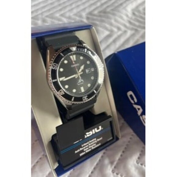 New Unisex Analog Watch | 200M WR | Stainless Steel Case | Resin Band - Picture 2 of 2